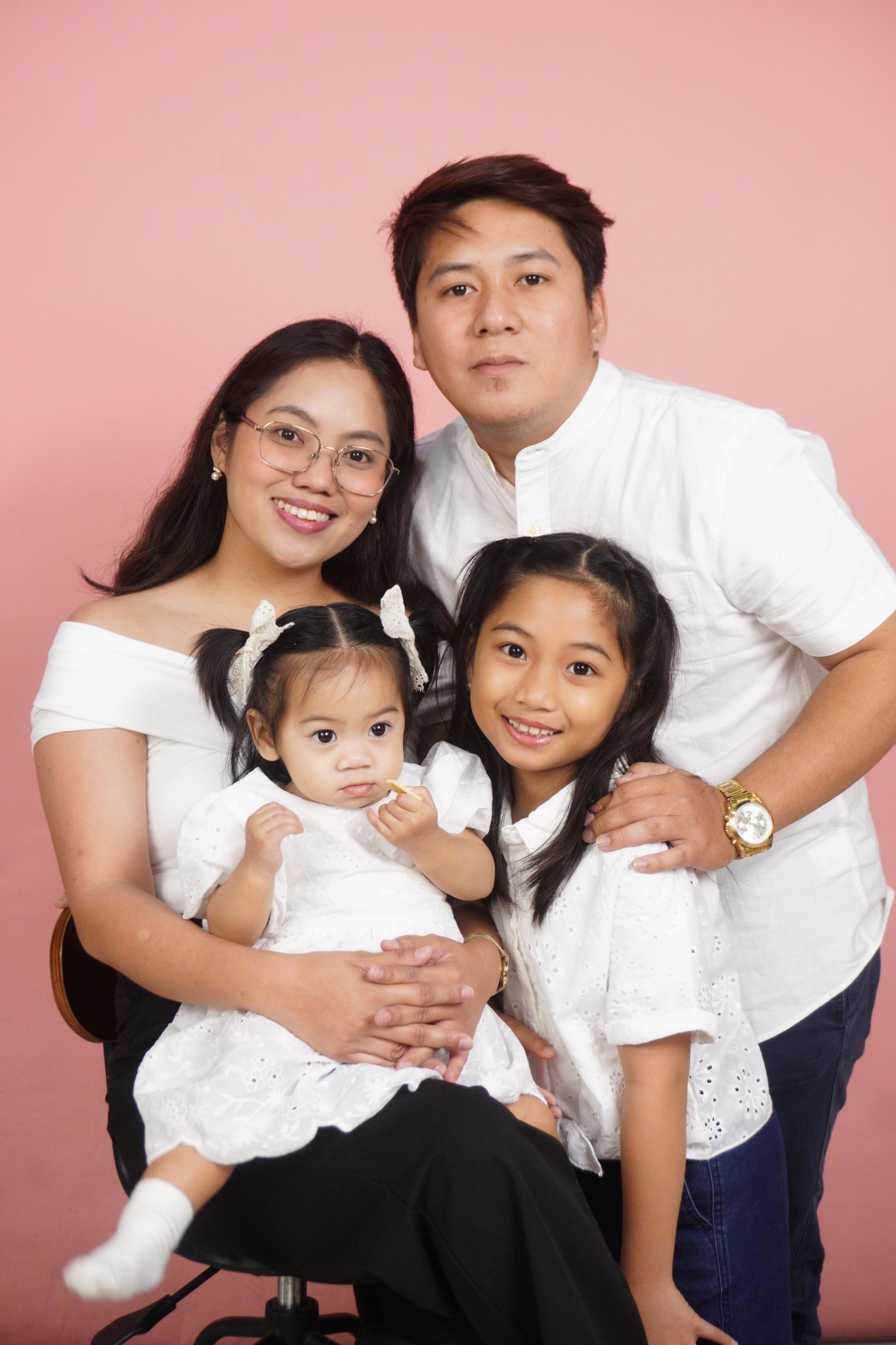 A family portrait of Amariah with her family